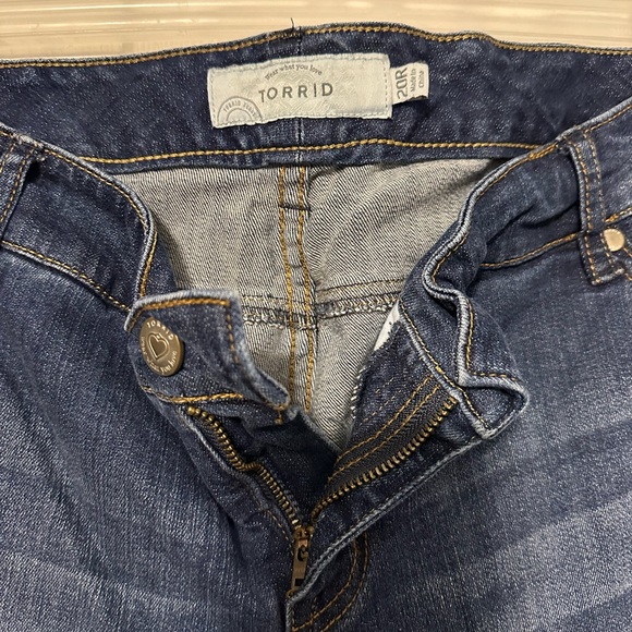 Torrid Relaxed boot cut jeans - Picture 2 of 6